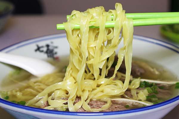 香港正版資料大全免費(fèi)歇后語(yǔ)生肖表，香港正版資料大全免費(fèi)生肖表與經(jīng)典歇后語(yǔ)總匯