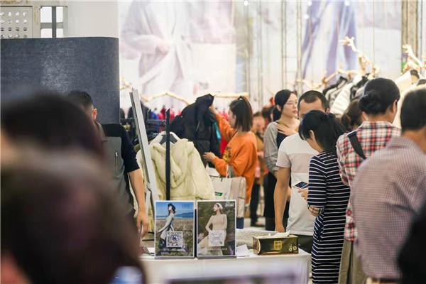 2025年二四六天天免費(fèi)資料大全部，未來的知識共享藍(lán)圖，2025年知識共享藍(lán)圖，二四六天天免費(fèi)資料大放送